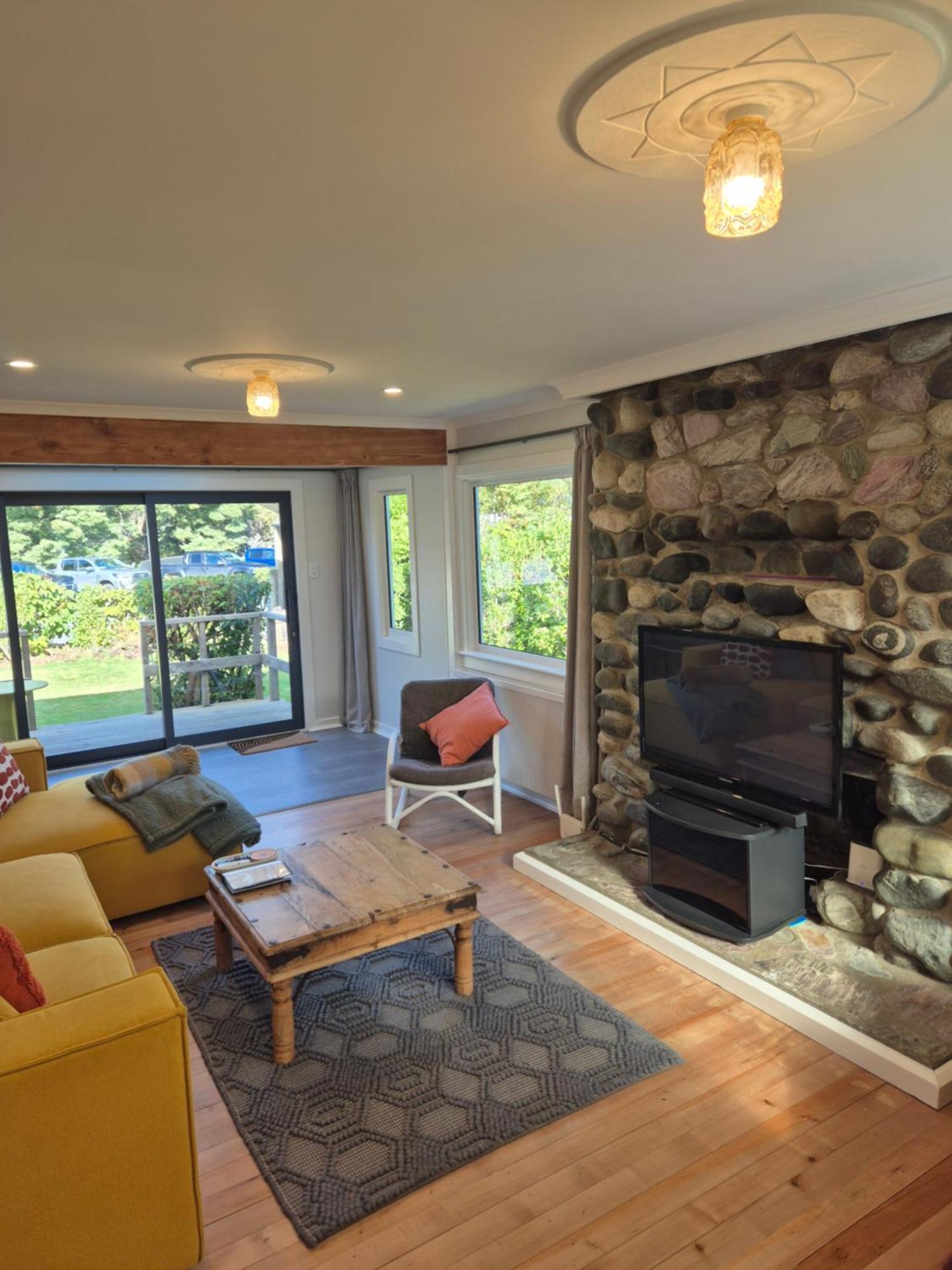 Cosy Getaway In Manapouri Villa Exterior photo